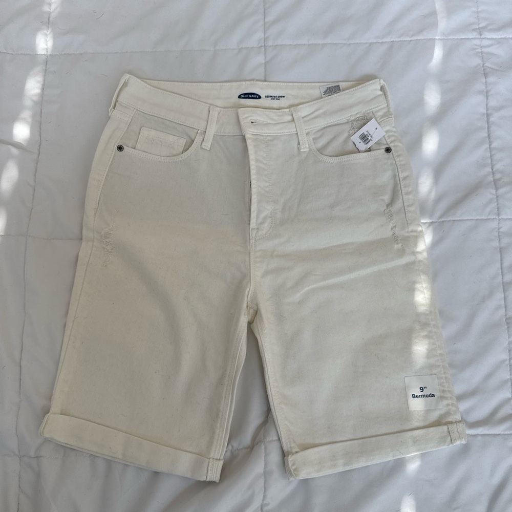 Old Navy Women's Off-White Bermudas